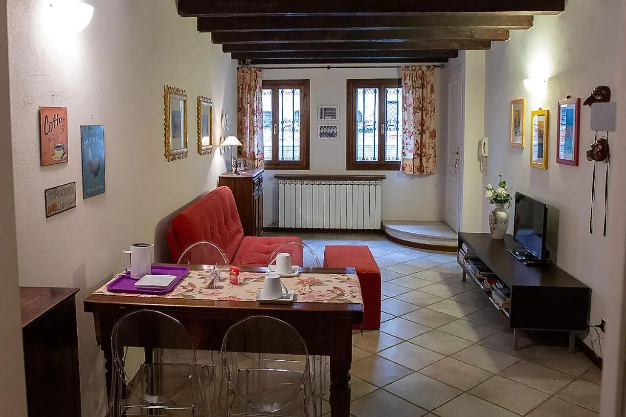 Apartment Pink House In Venice City Center