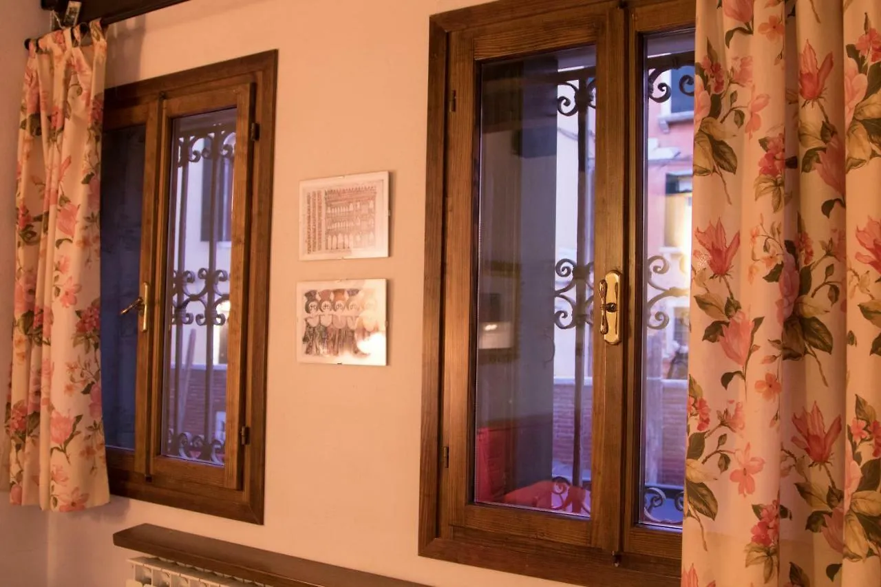 Pink House In Venice City Center Apartment